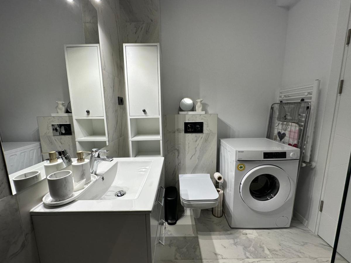 Studio303 By Allegio: Mamaia'S Seaside Luxury Near Finest Clubs & Beaches 外观 照片